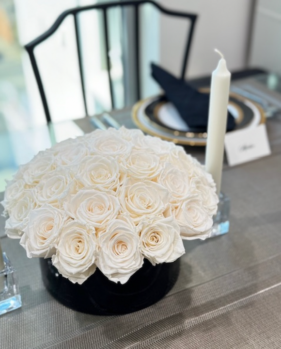 WHITE ROSE TABLE DISPLAY - Black Glass Vessel